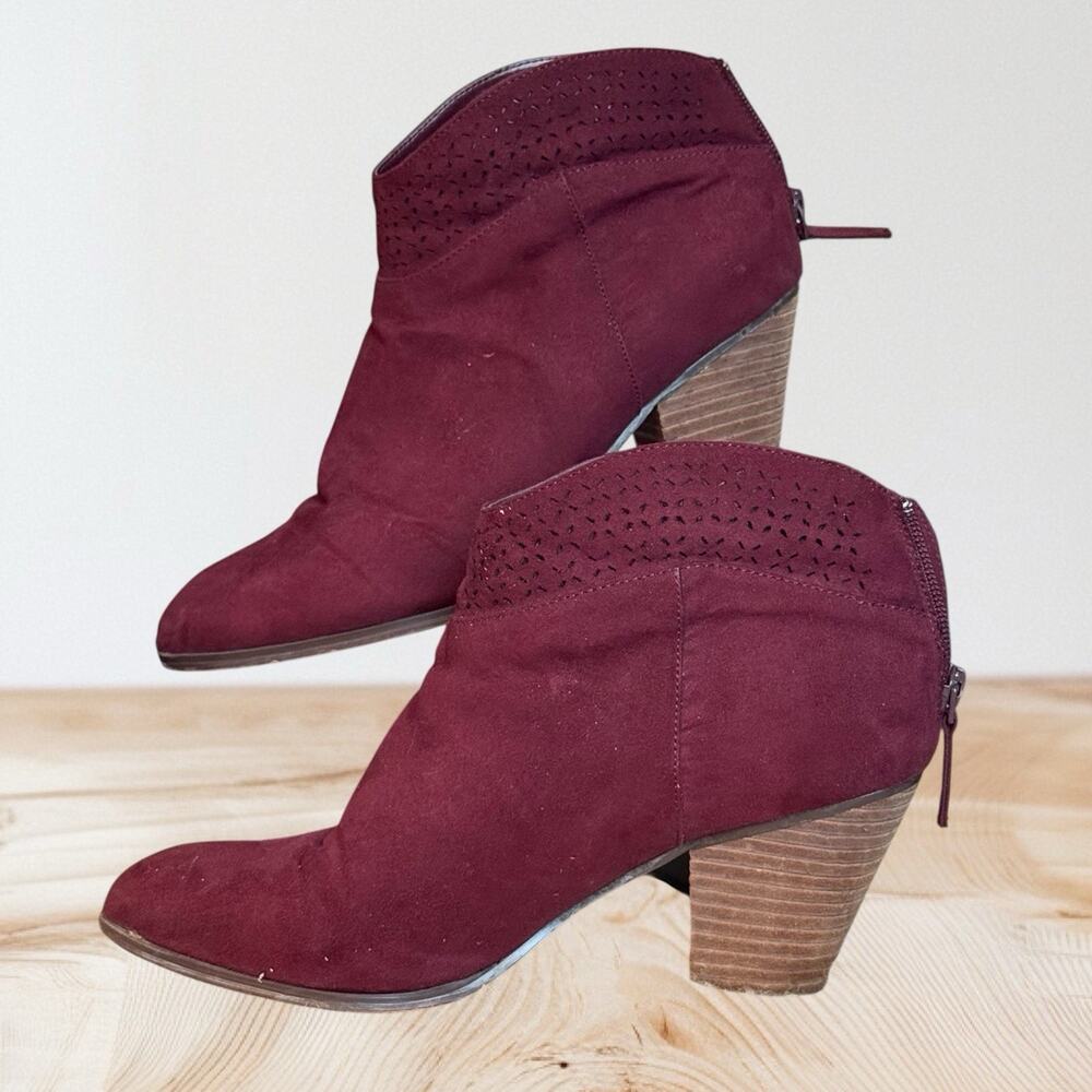 VIOLET & RED Jackson Lazer Cut Burgundy Ankle Booties Sz 9 Womens Vegan Nubuck